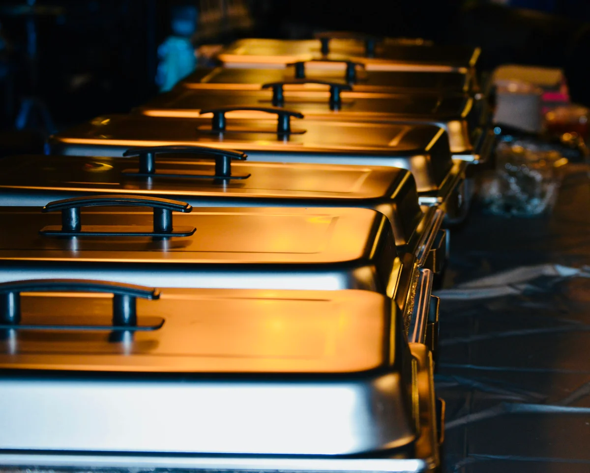 Catering packaging and serving containers for professional food operations